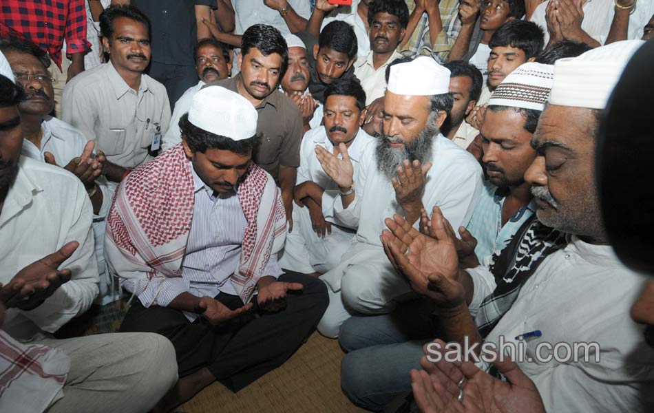 YS Jagan mohan reddy 6th day raithu bharosa yatra in ananthapuram - Sakshi17