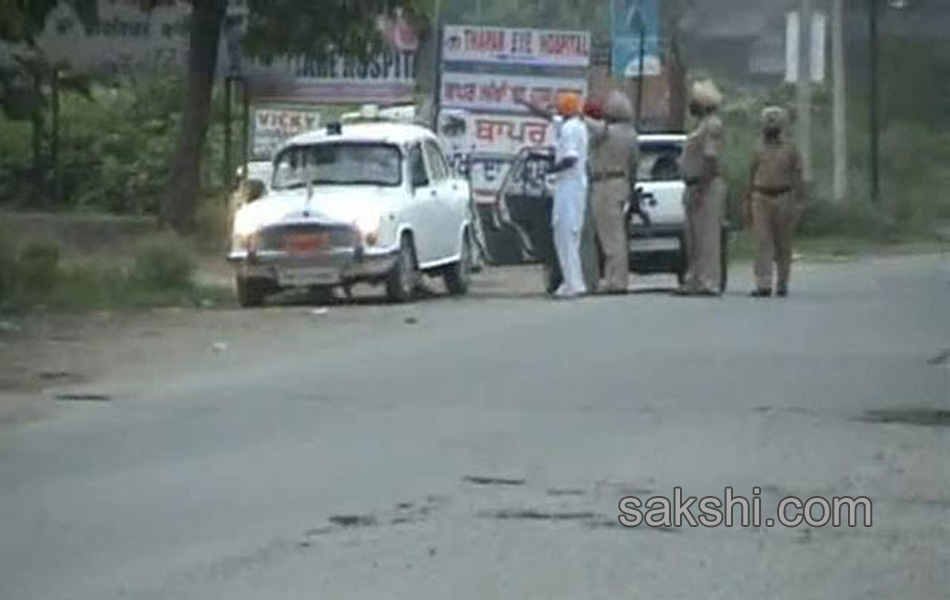 INDIA POLICE ATTACK - Sakshi11