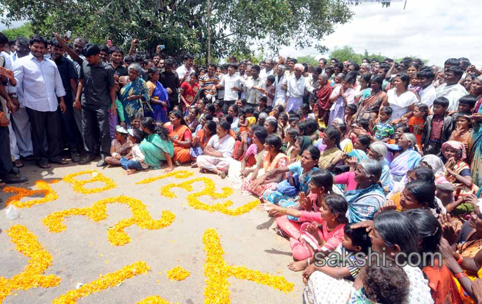 ys jagan Raithu Bharosa Yatra concluded in anantapur district - Sakshi18