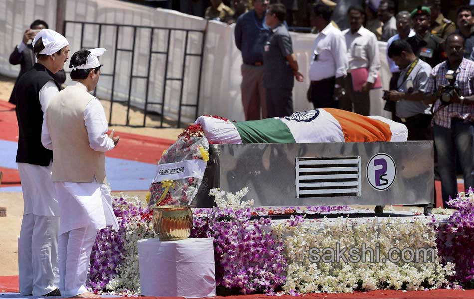 Kalam laid to rest in Rameswaram - Sakshi17