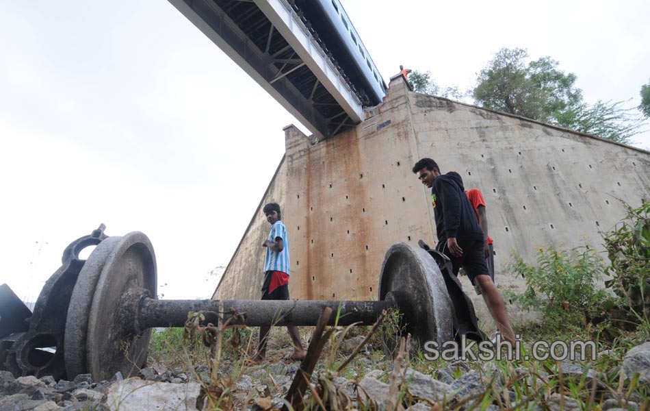 train accident in ananthapuram - Sakshi17