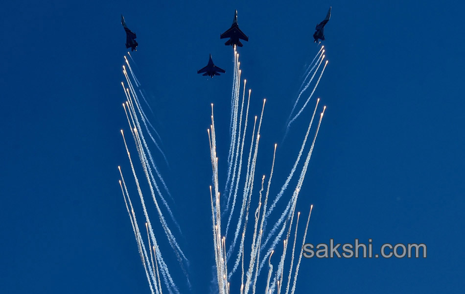 Jet trainer performs during the MAKS 20154