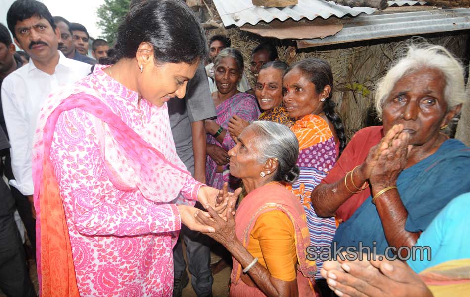 ys sharmila first phase paramarsha yatra close in warangal district1