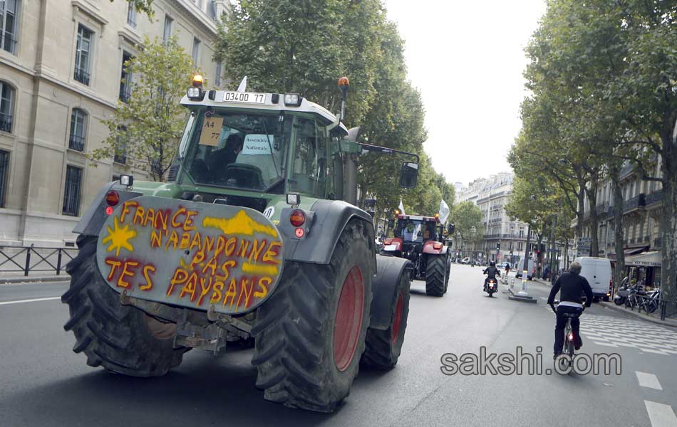 Tractors roll along a street in Paris3