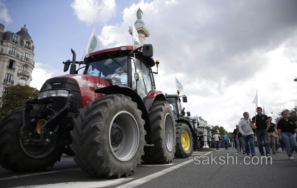 Tractors roll along a street in Paris9