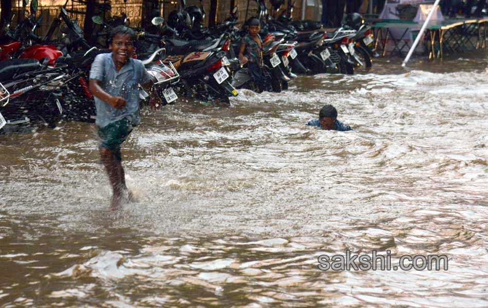 heavy rain in city - Sakshi5