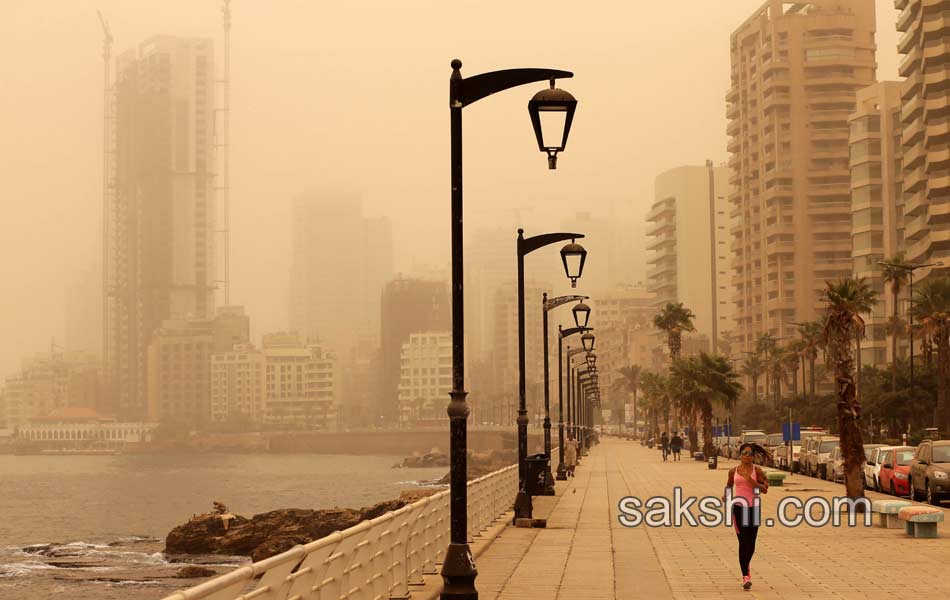 Unseasonal sandstorm hits Lebanon Syria9