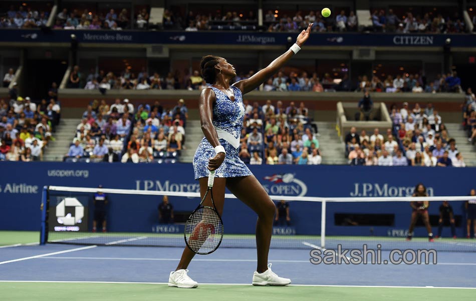 US Open 2015 Serena Williams edges Venus Williams2