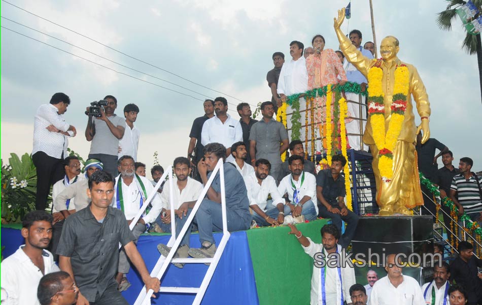 ys sharmila 3rd day paramarsha yatra in warangal distirict9