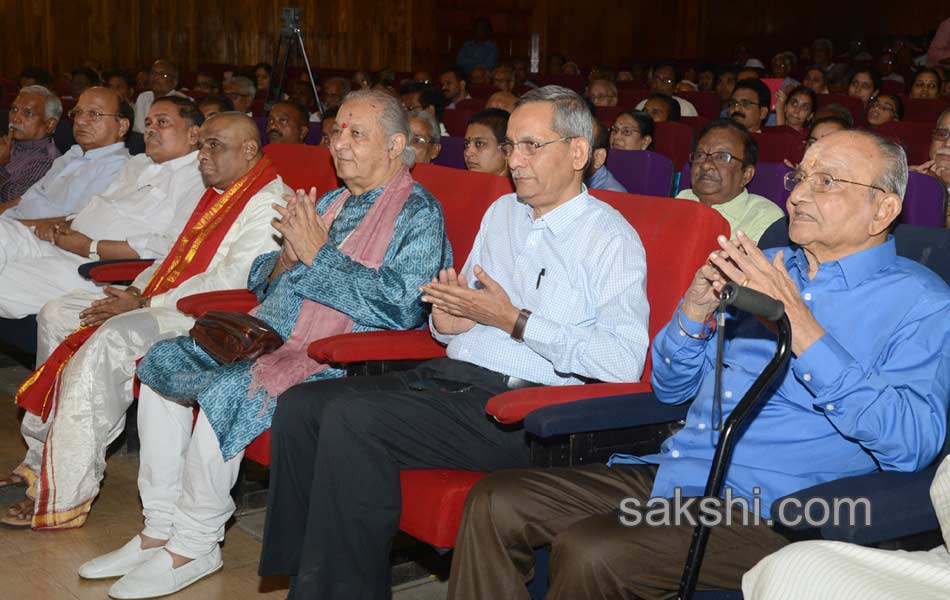 Koppuru poet memorial award to Hari prasad chowrasia3