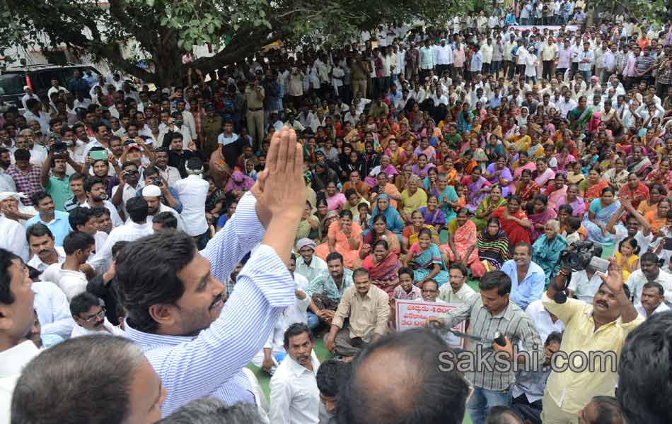 YS jagan mohan reddy tourn in Bandar district - Sakshi4