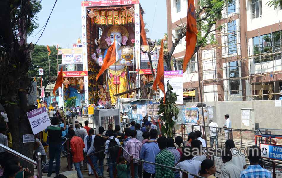 Governor perfoms ganesha puja at Khairatabad19