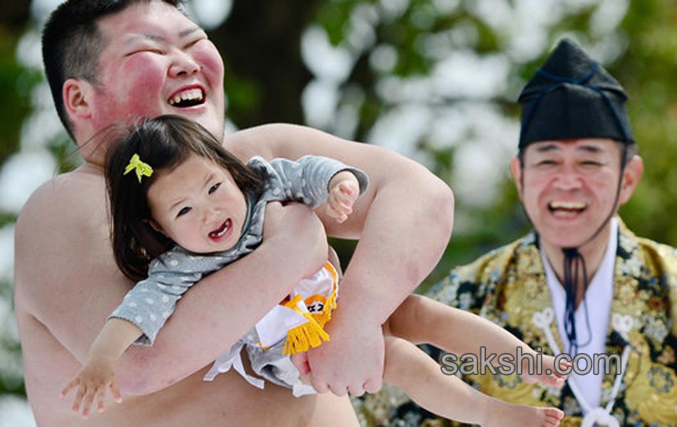 These Sumo Wrestlers Make Babies Cry It Out For Good Health5