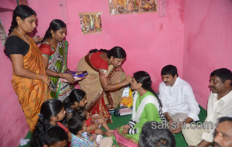 YS Sharmila second day paramarsha yatra7