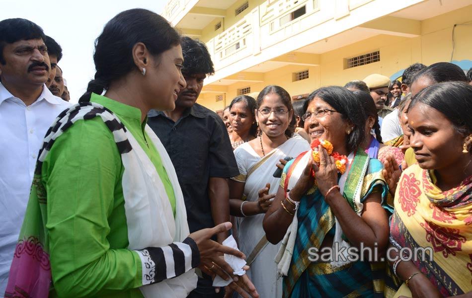 YS Sharmila second day paramarsha yatra9