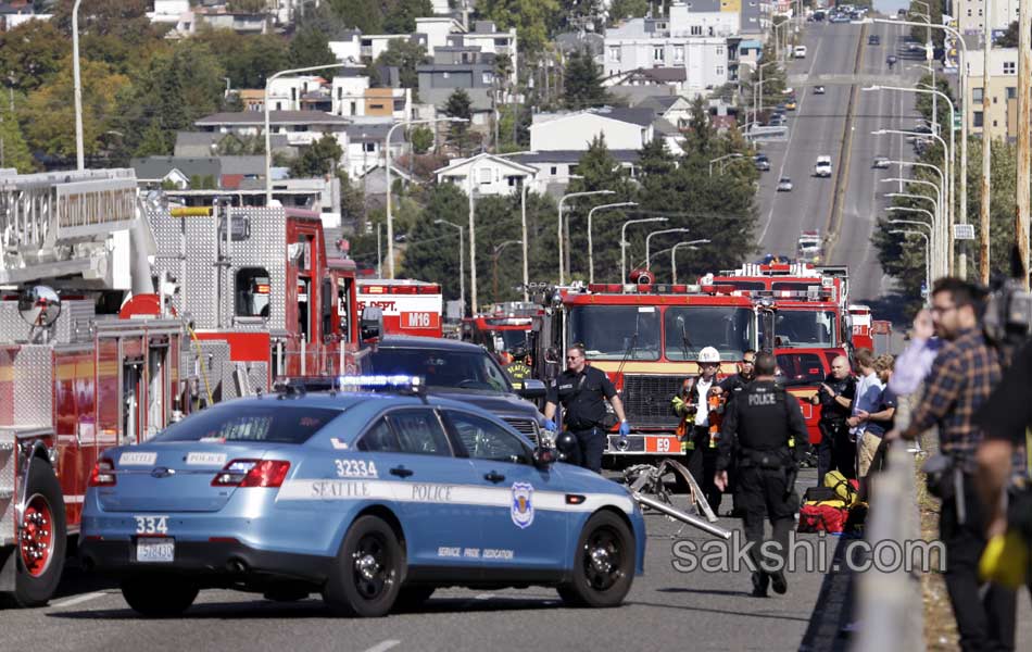 Seattle Tour Bus Crash15