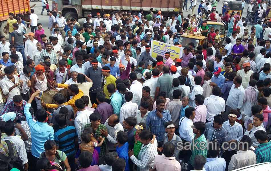 ganesh immersion 2015 hyderabad - Sakshi6