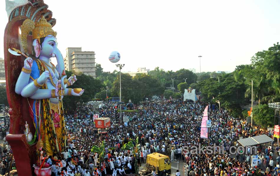 Kharithabad vinayakudu to send off Ganesh idol immersion processions24