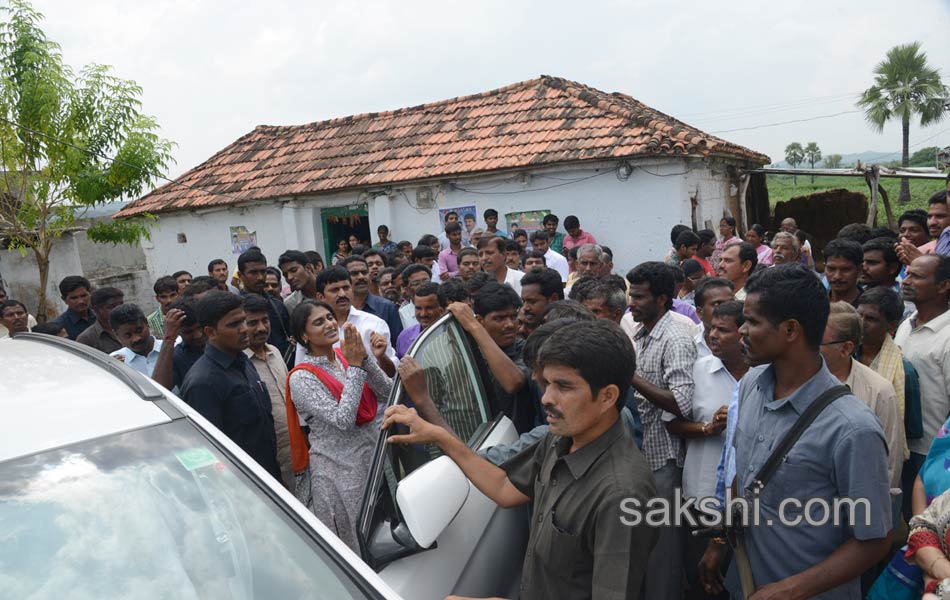 YS sharmila tour in karimnagar district1