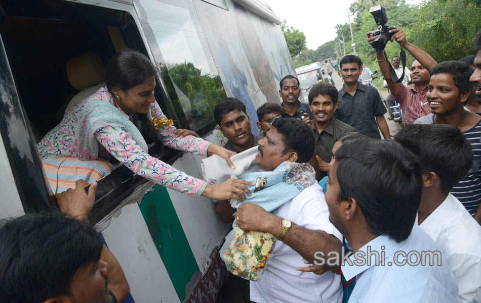 YS Sharmila Paramarsha Yatra in KareemNagar District  Day 210