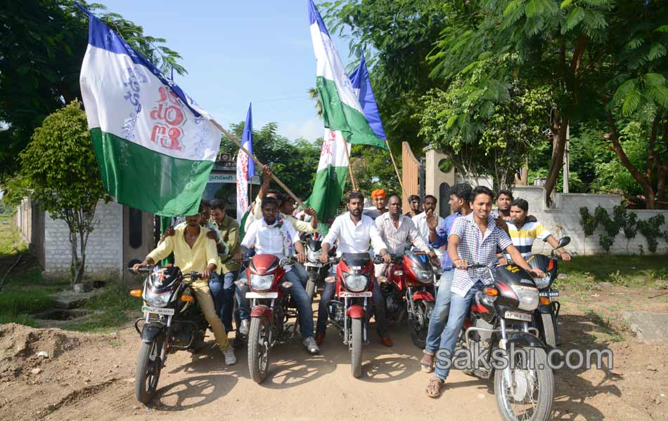 YS Sharmila Paramarsha Yatra in KareemNagar District  Day 213