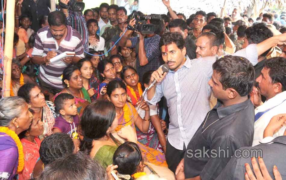 ys jagan mohan reddy supports bhogapuram farmers protes - Sakshi11