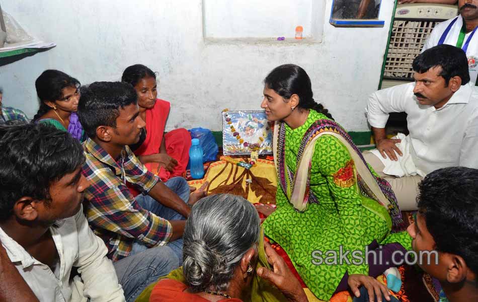 YS Sharmila Paramarsha yatra in Nizamabad - Sakshi7