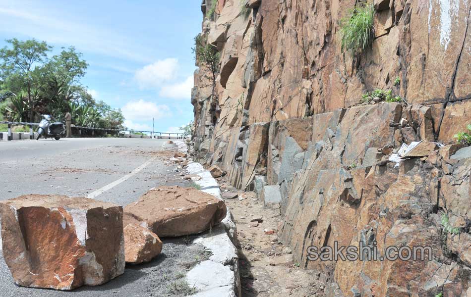 Landslides collapsed in Tirumala14