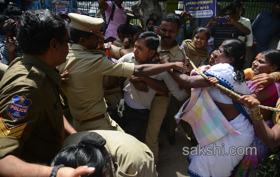 asha workers arrest in rtc cross roads5