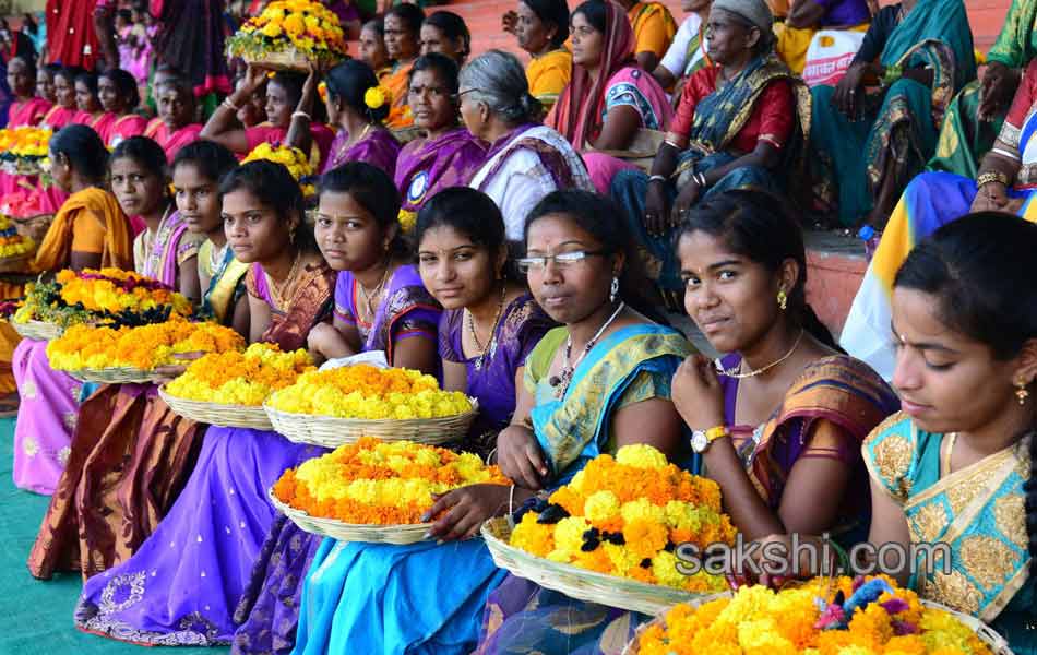 bathukamma rally from lb stadium to tankbund2