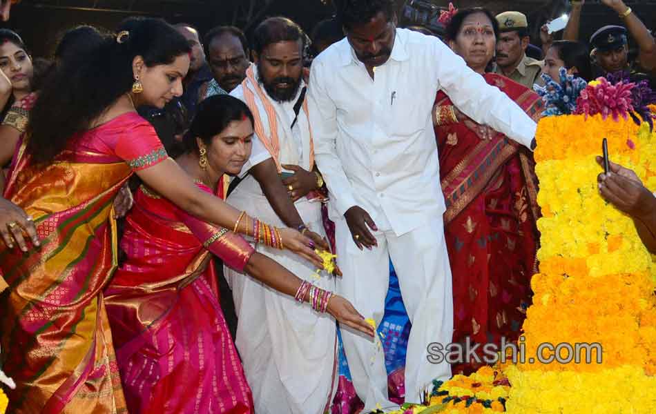 bathukamma rally from lb stadium to tankbund22