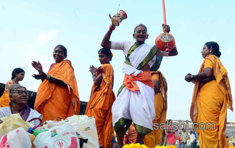 bathukamma rally from lb stadium to tankbund31