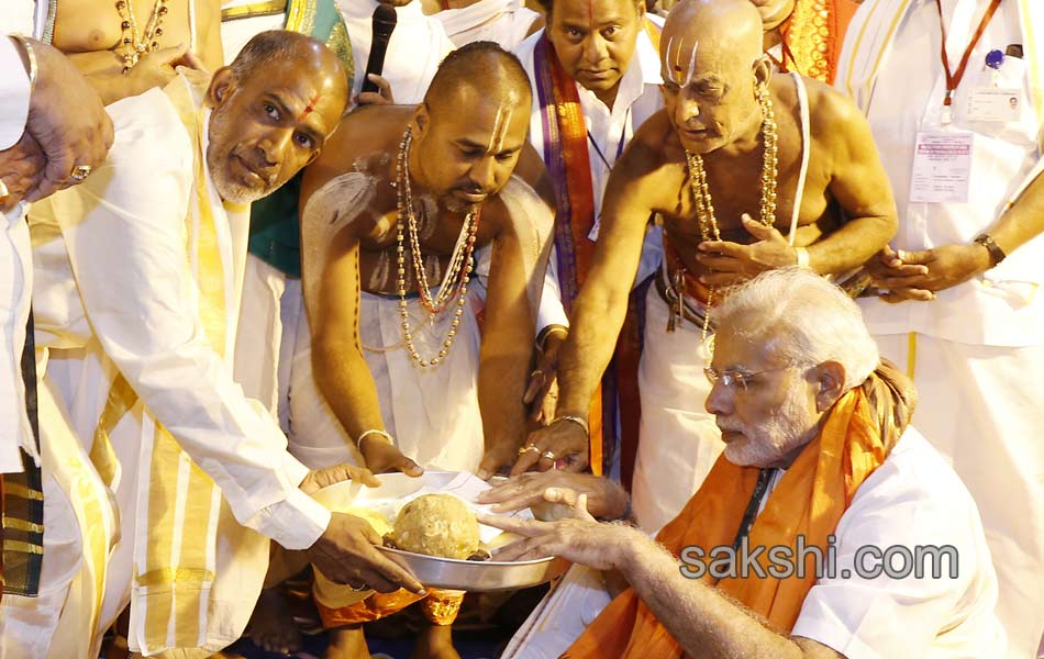 narendra modi balaji darshan - Sakshi6