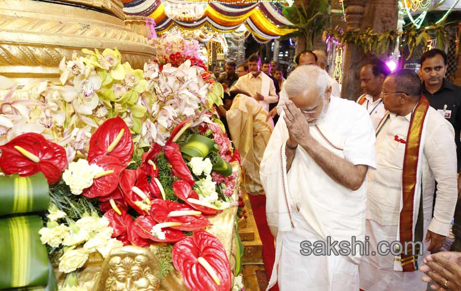 narendra modi balaji darshan - Sakshi15