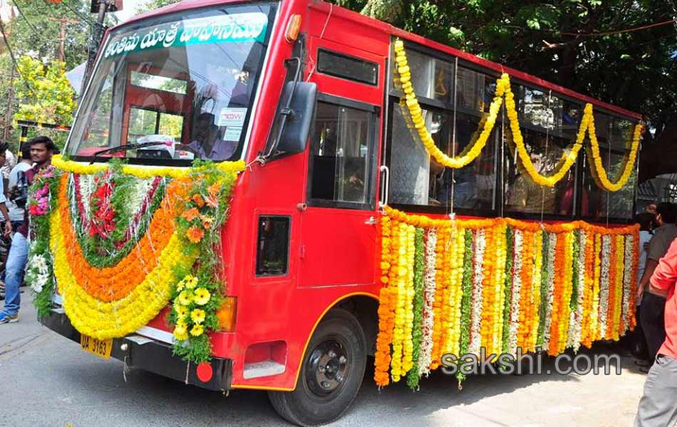 comedian kondavalasa funeral to held today17