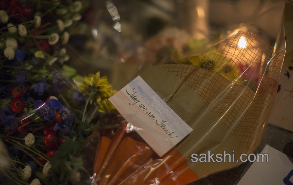 paris terror attacks people paying tribute4