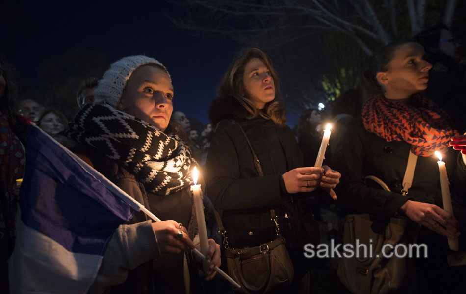 paris terror attacks people paying tribute19