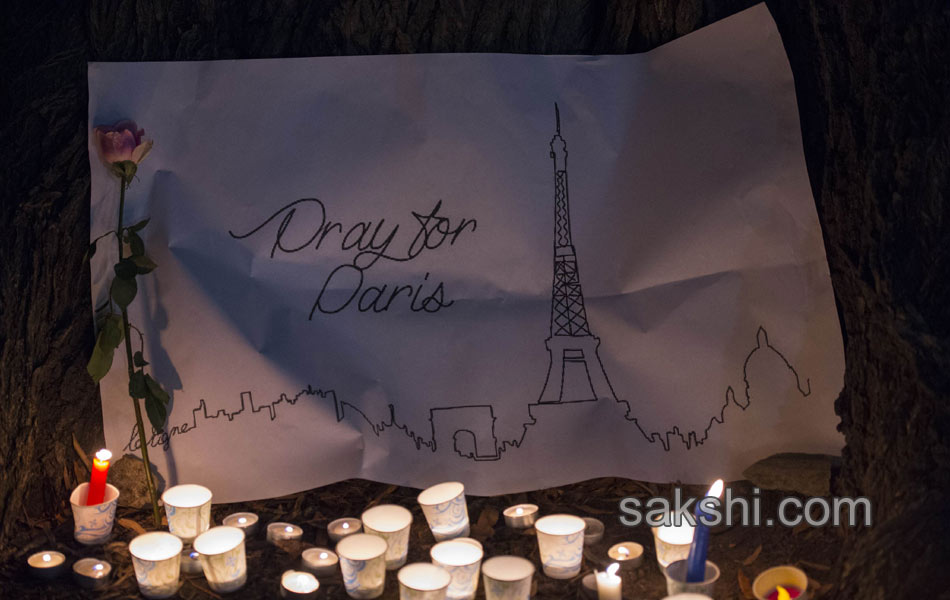 paris terror attacks people paying tribute21