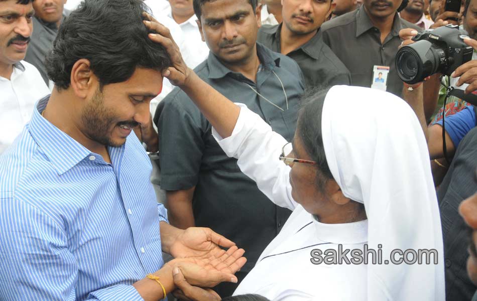 good response to ys jagan mohan reddy election campaign in warangal - Sakshi4