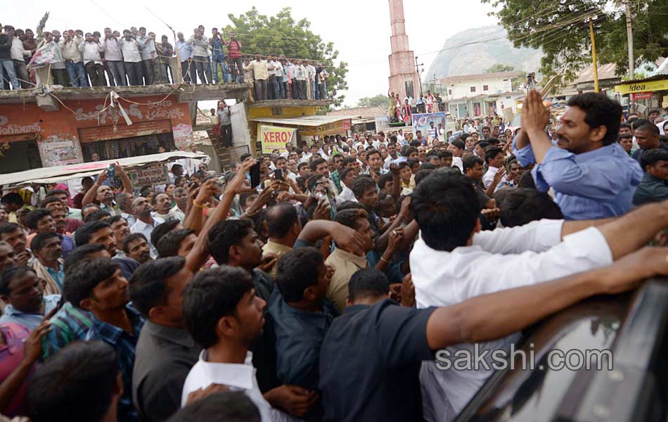 good response to ys jagan mohan reddy election campaign in warangal - Sakshi20