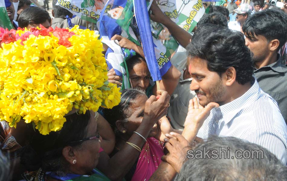 YS jagan mohan reddy speech in station ghanpur - Sakshi18