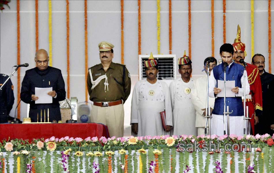 Nitish again takes oath as Bihar CM8