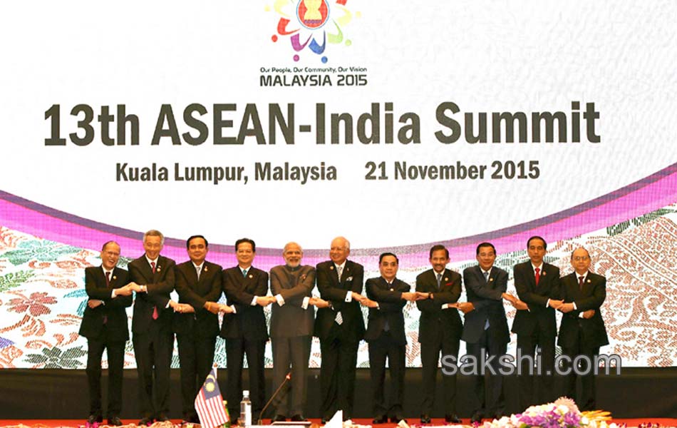 PM Modi attends ASEAN Summit holds bilateral talks with Chinese2