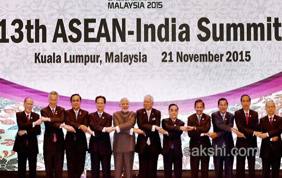 PM Modi attends ASEAN Summit holds bilateral talks with Chinese11