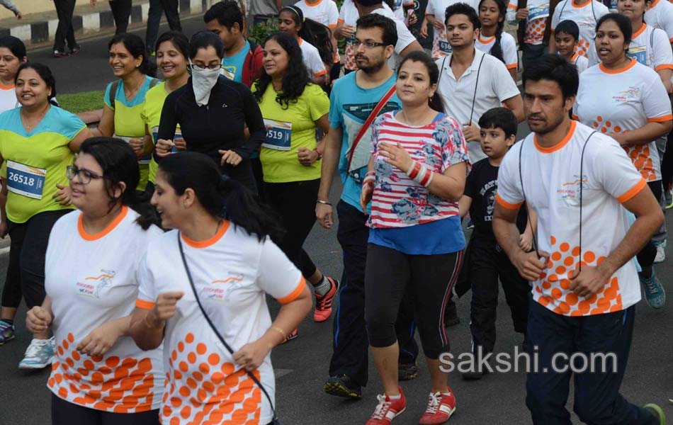 10k run in hyd necklace road - Sakshi14