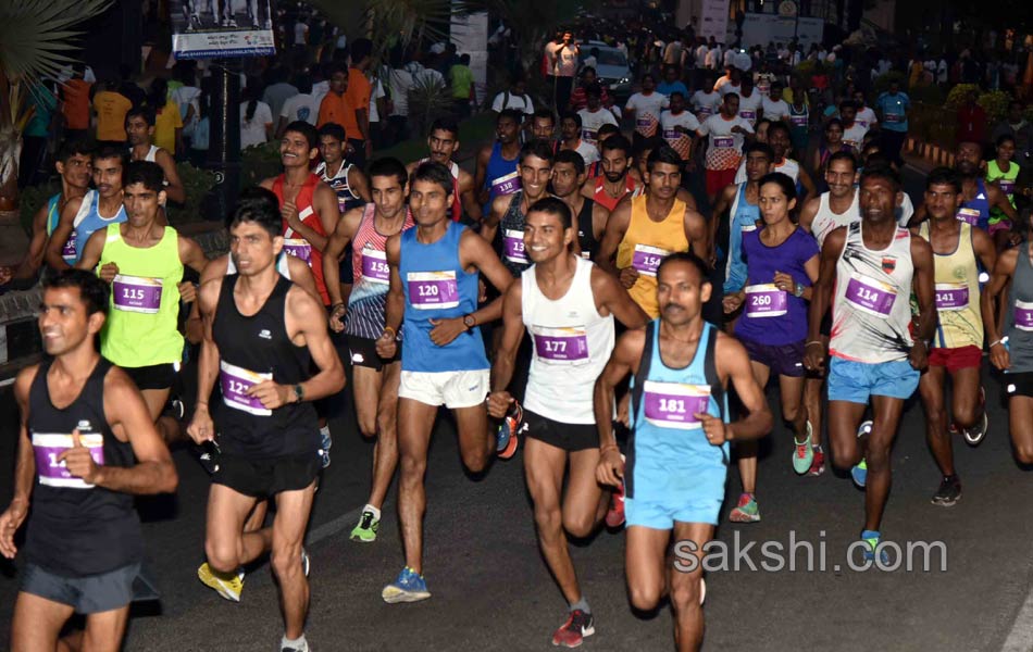 10k run in hyd necklace road - Sakshi20