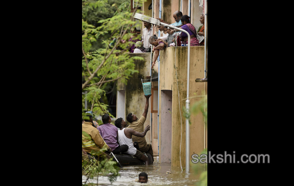 chennai submerged in rain water30