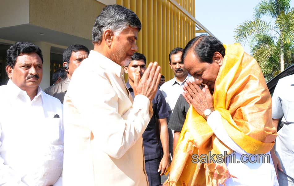 KCR And Chandrababu Bond Over Fish Curry And An Invite - Sakshi4