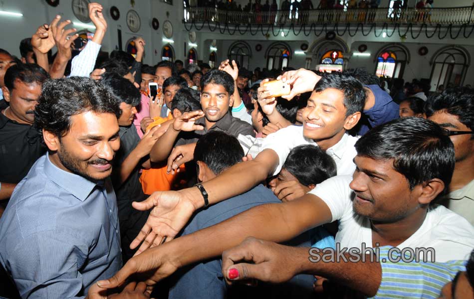 YS Jagan offers prayers at Pulivendula CSI Church - Sakshi12