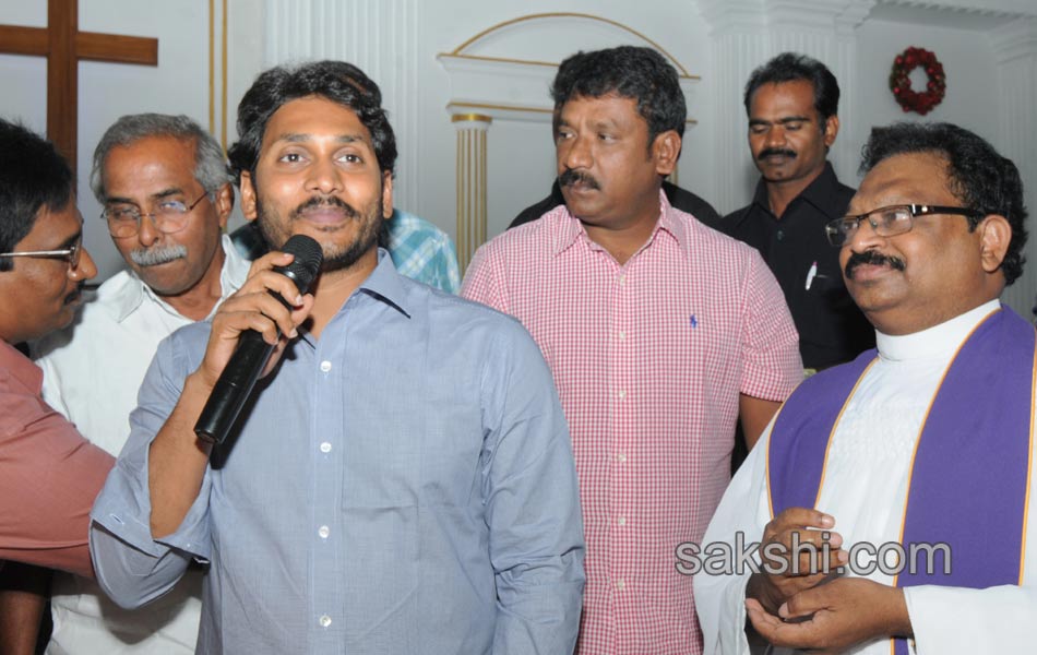 YS Jagan offers prayers at Pulivendula CSI Church - Sakshi15